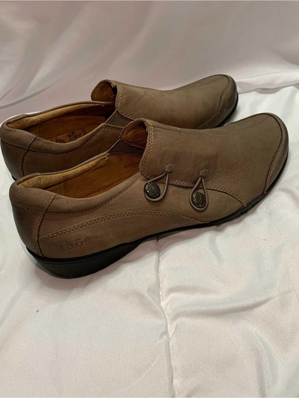 Taos Footwear women’s Slip-On Casual Shoes in Taupe